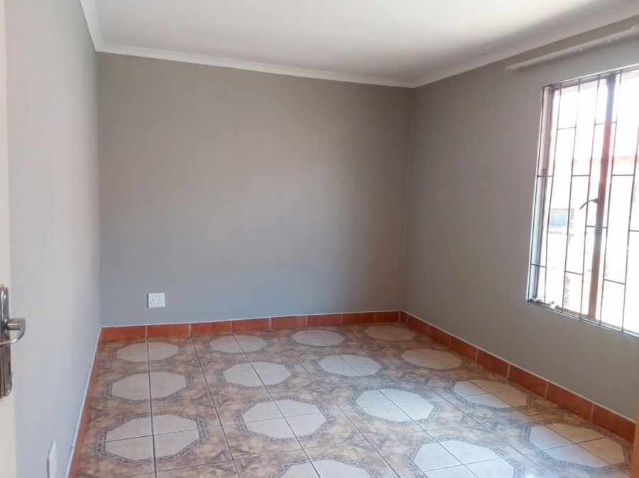 To Let 4 Bedroom Property for Rent in Geelhoutpark North West